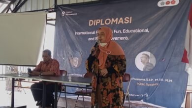 Photo of Dekan Fisip Unfari Dorong Mahasiswa HI Ahli dalam Diplomasi