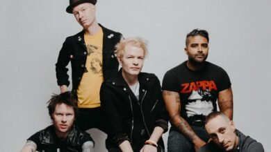 Photo of Sum 41 Resmi Bubar Usai Menutup Tur Mereka di Toronto